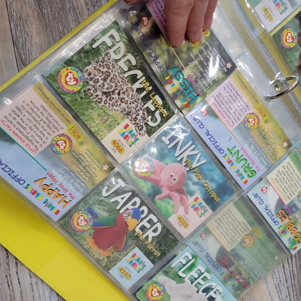 Vintage 1998 Beanie Babies card binder with 49 cards yellow